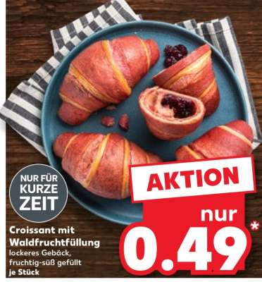 Croissant mit Waldfruchtfüllung